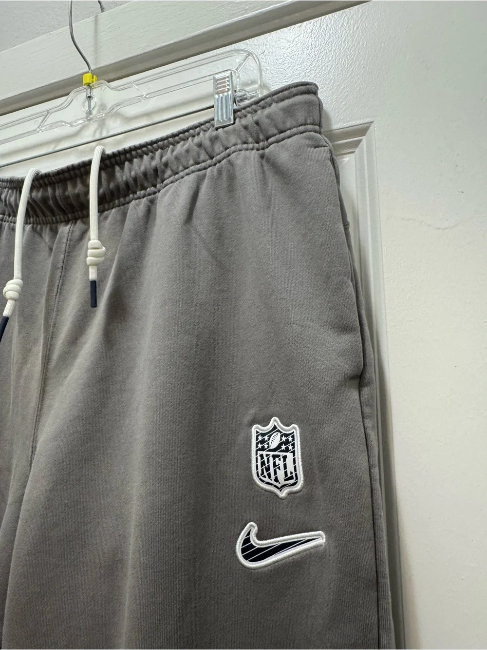 Nike NFL Dri-Fit New England Patriots Gray Performance Sweatpants - Picture 3 of 11